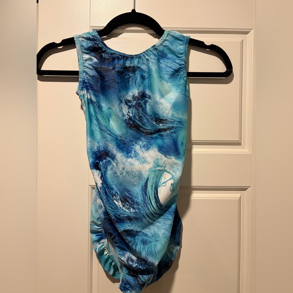 Girl's leotard size AM